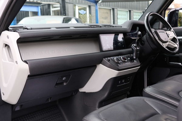 Used Land Rover Defender 2021 for sale - 76304399: Photo 12