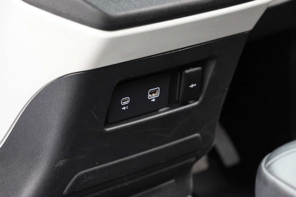 Used Land Rover Defender 2021 for sale - 76304399: Photo 14