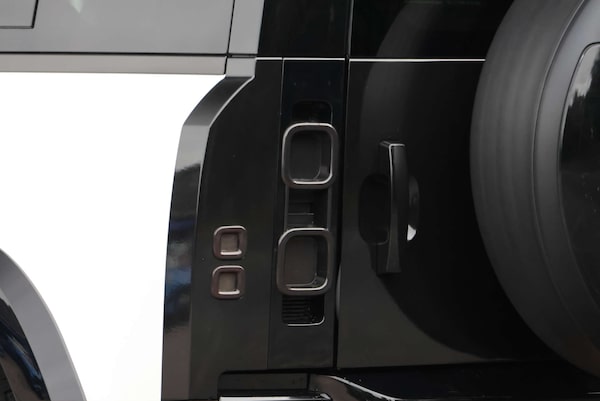 Used Land Rover Defender 2021 for sale - 76304399: Photo 23