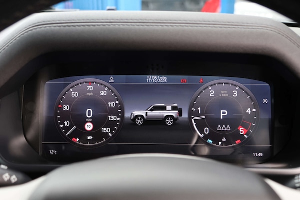 Used Land Rover Defender 2021 for sale - 76304399: Photo 28