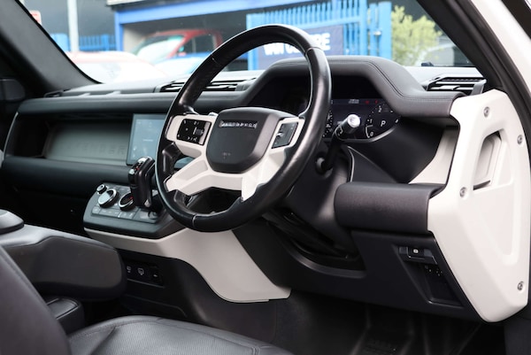 Used Land Rover Defender 2021 for sale - 76304399: Photo 5