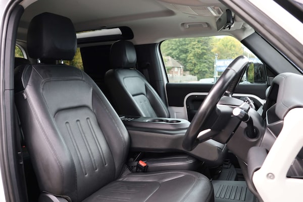 Used Land Rover Defender 2021 for sale - 76304399: Photo 6