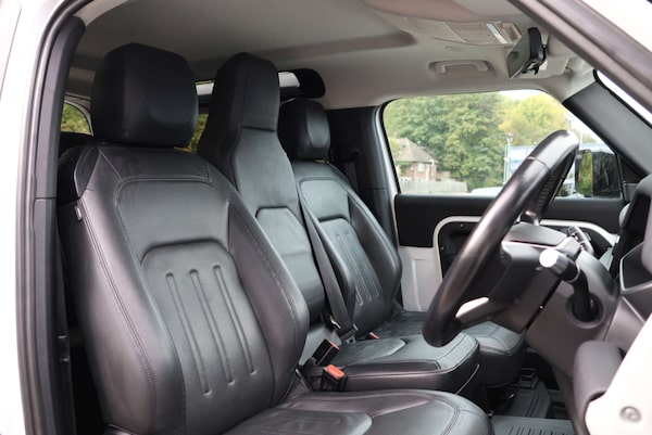 Used Land Rover Defender 2021 for sale - 76304399: Photo 8