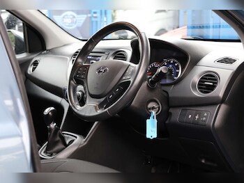 Used Hyundai i10 2017 for sale - 77301729: Photo