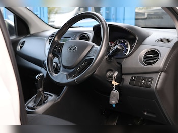 Used Hyundai i10 2019 for sale - 77470072: Photo