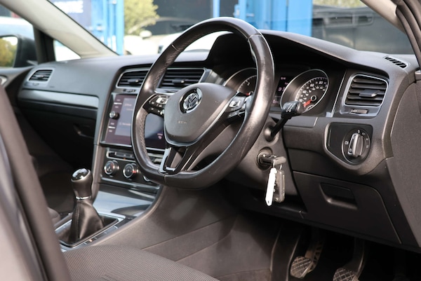 Used Volkswagen Golf 2018 for sale - 76304402: Photo 4
