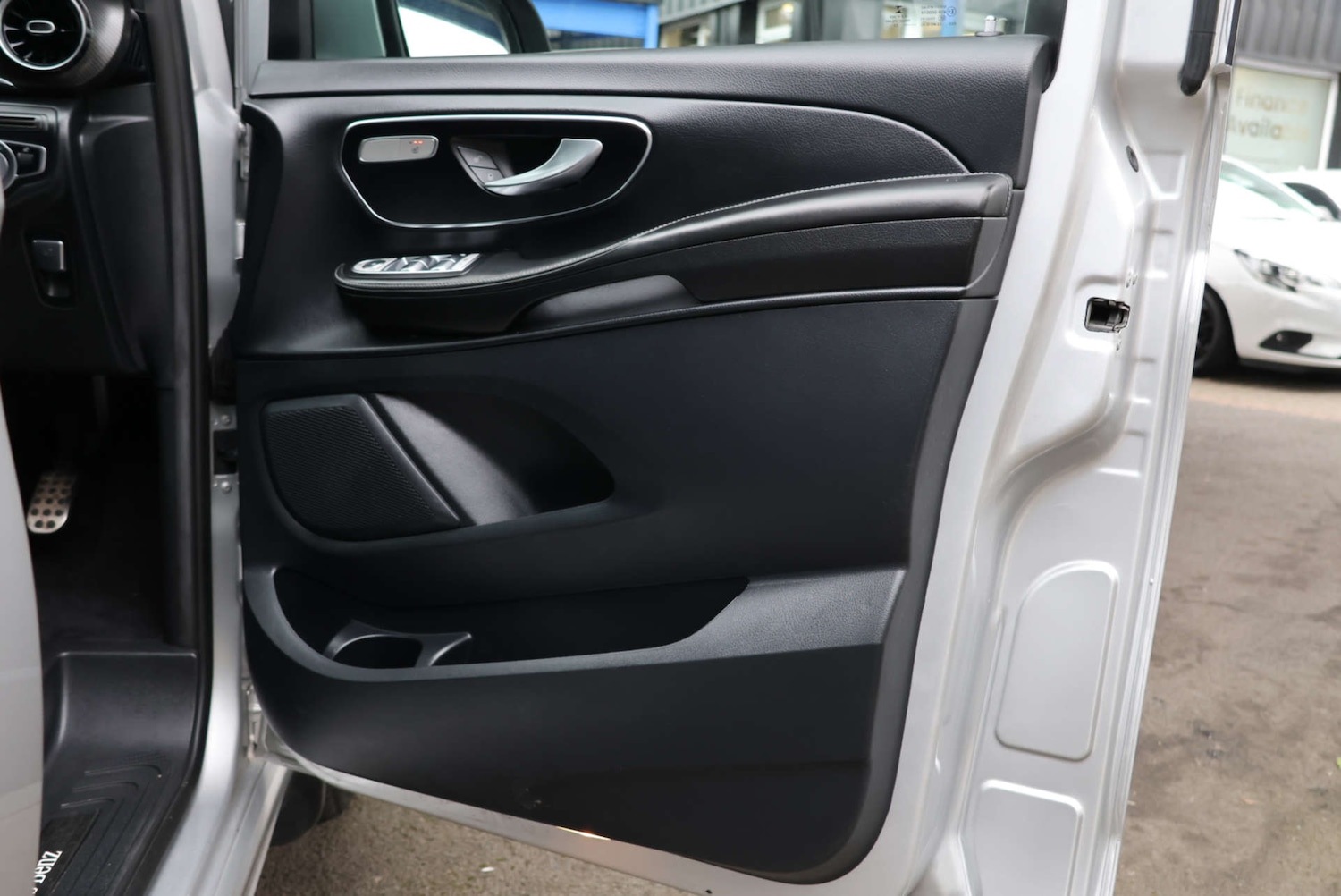 Used Mercedes-Benz V-Class 2020 for sale - 77053037: Photo 24