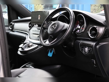 Used Mercedes-Benz V-Class 2020 for sale - 77053037: Photo