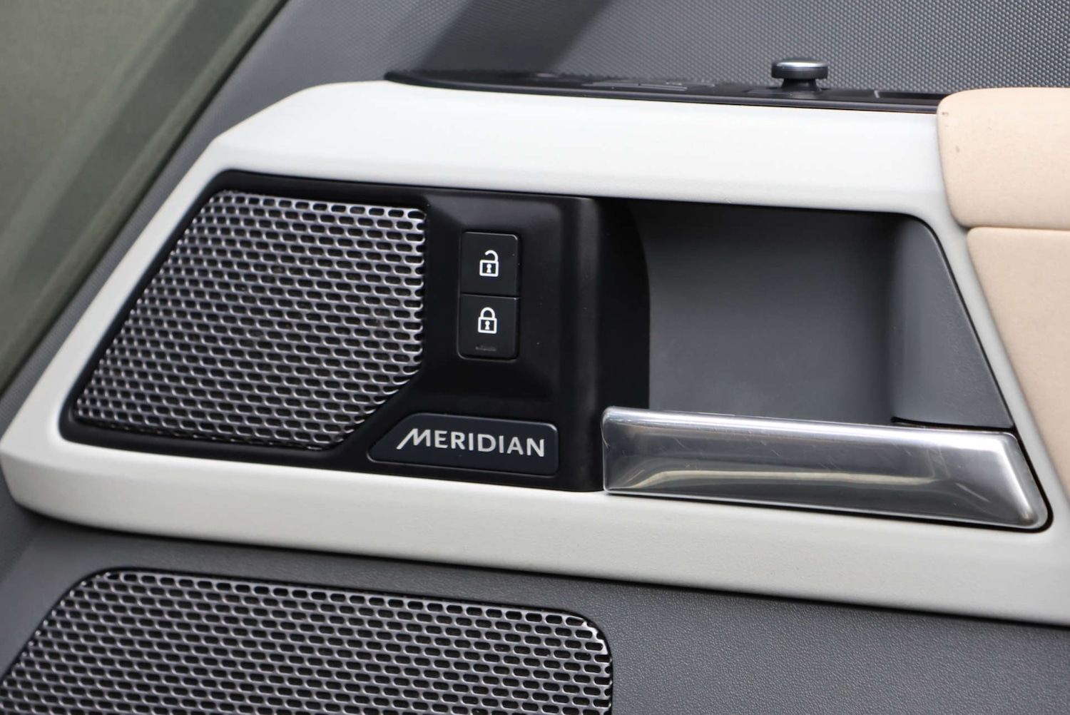 Used Land Rover Defender 2020 for sale - 76602183: Photo 32