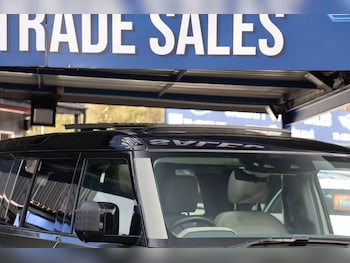 Used Land Rover Defender 2020 for sale - 76602183: Photo