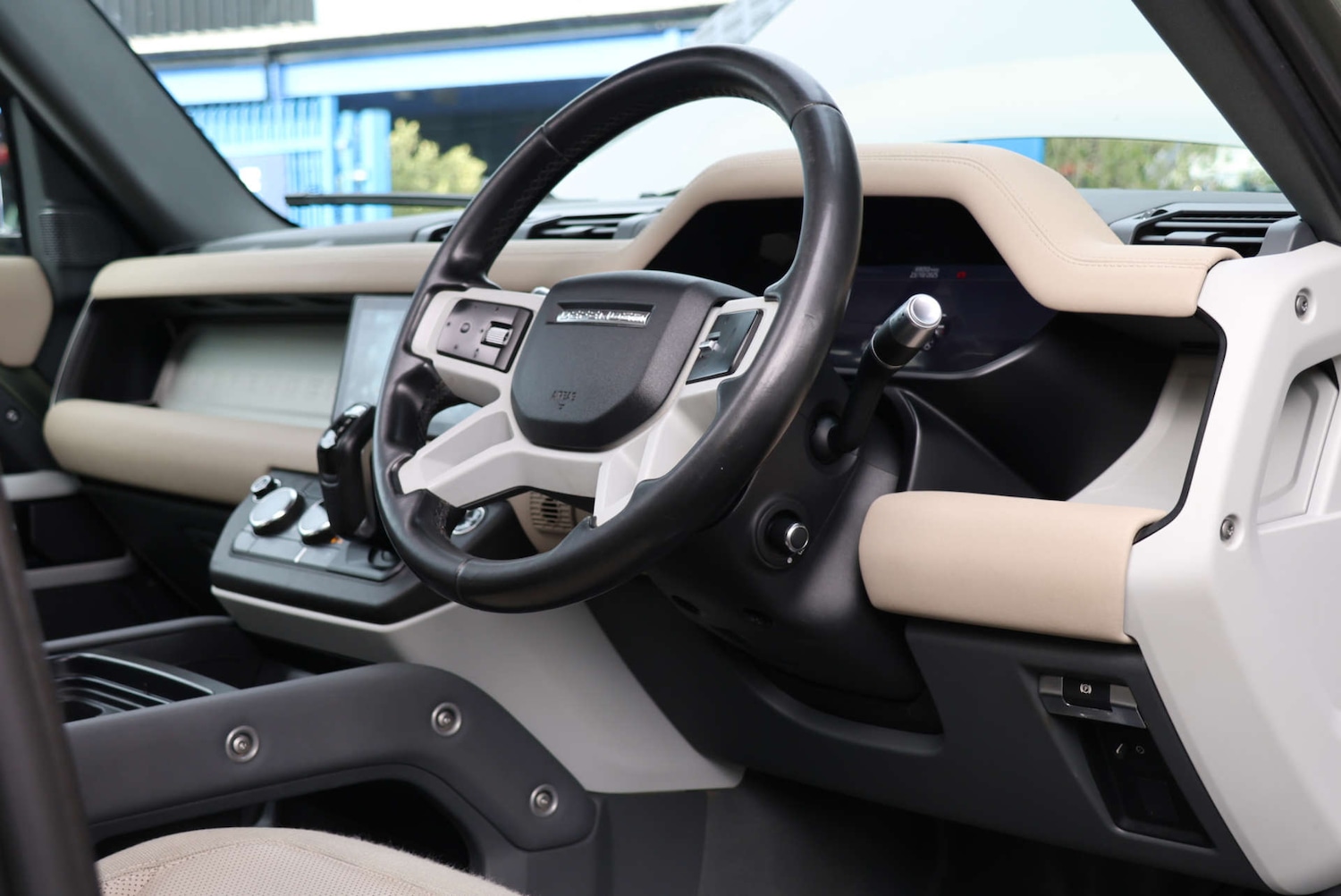 Used Land Rover Defender 2020 for sale - 76602183: Photo 5