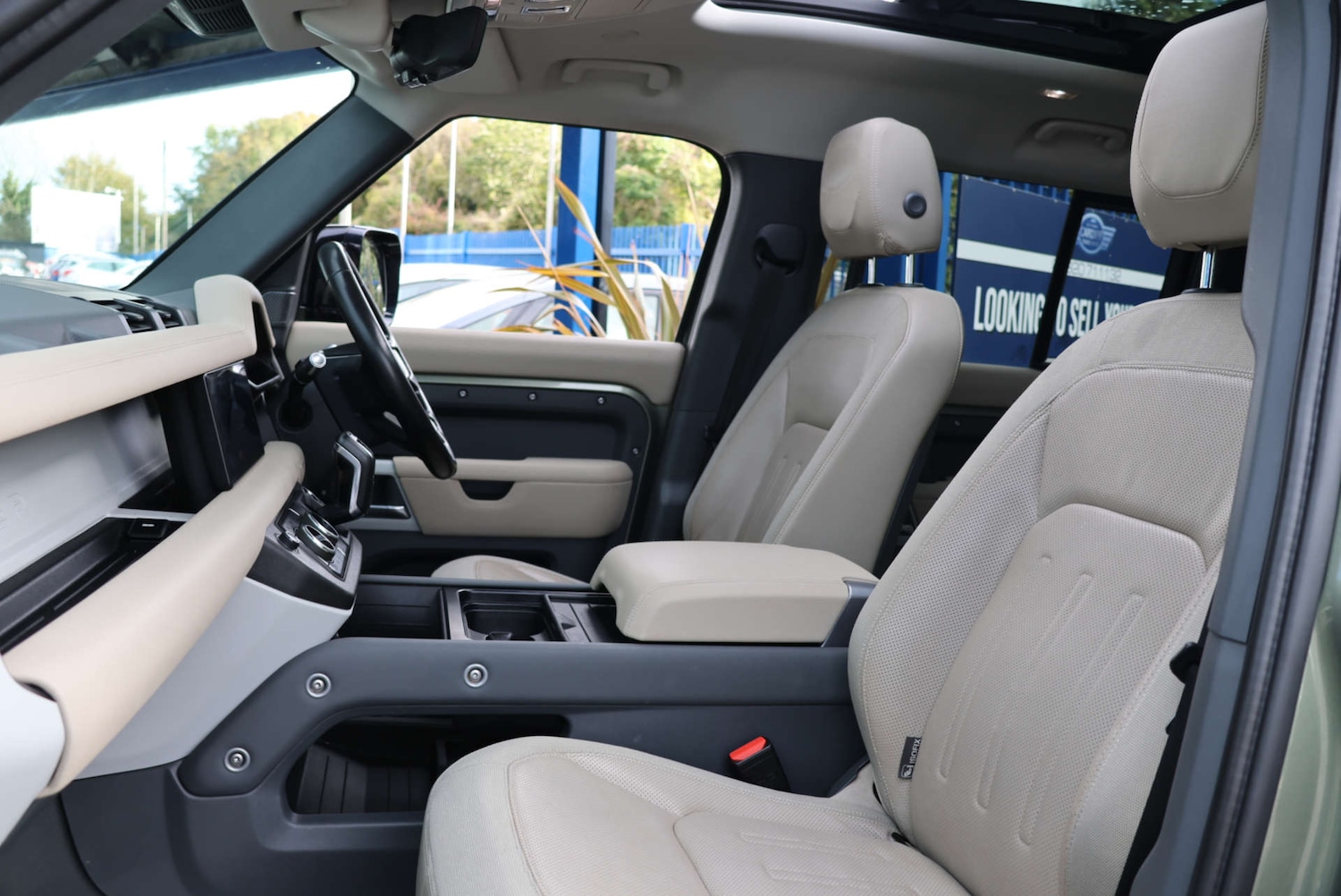 Used Land Rover Defender 2020 for sale - 76602183: Photo 9