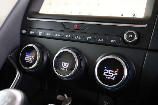 Used Jaguar E-Pace 2019 for sale - 76311238: Photo 28