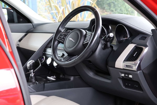 Used Jaguar E-Pace 2019 for sale - 76311238: Photo 4