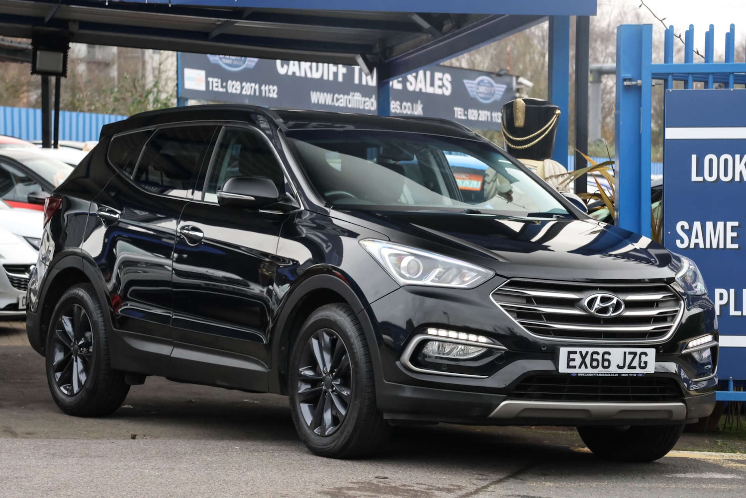 Used Hyundai Santa Fe 2016 for sale - 77053370: Photo 2