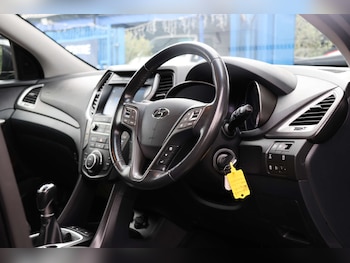 Used Hyundai Santa Fe 2016 for sale - 77053370: Photo