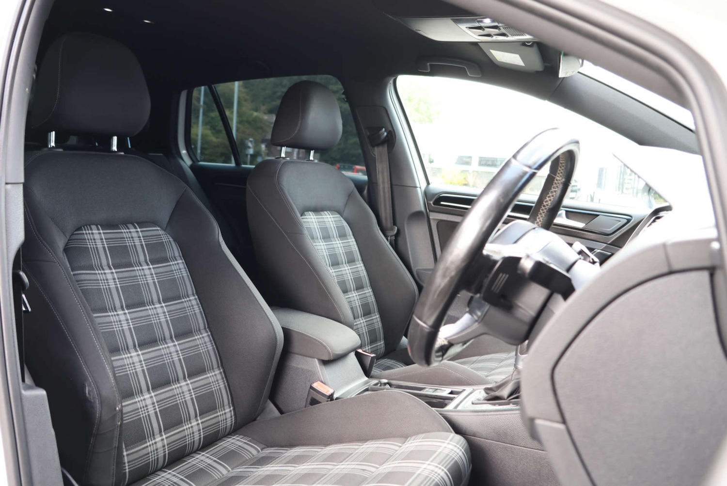 Used Volkswagen Golf 2016 for sale - 77850607: Photo 5