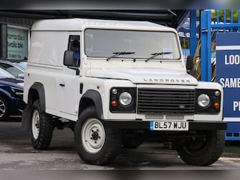 Land Rover - Defender
