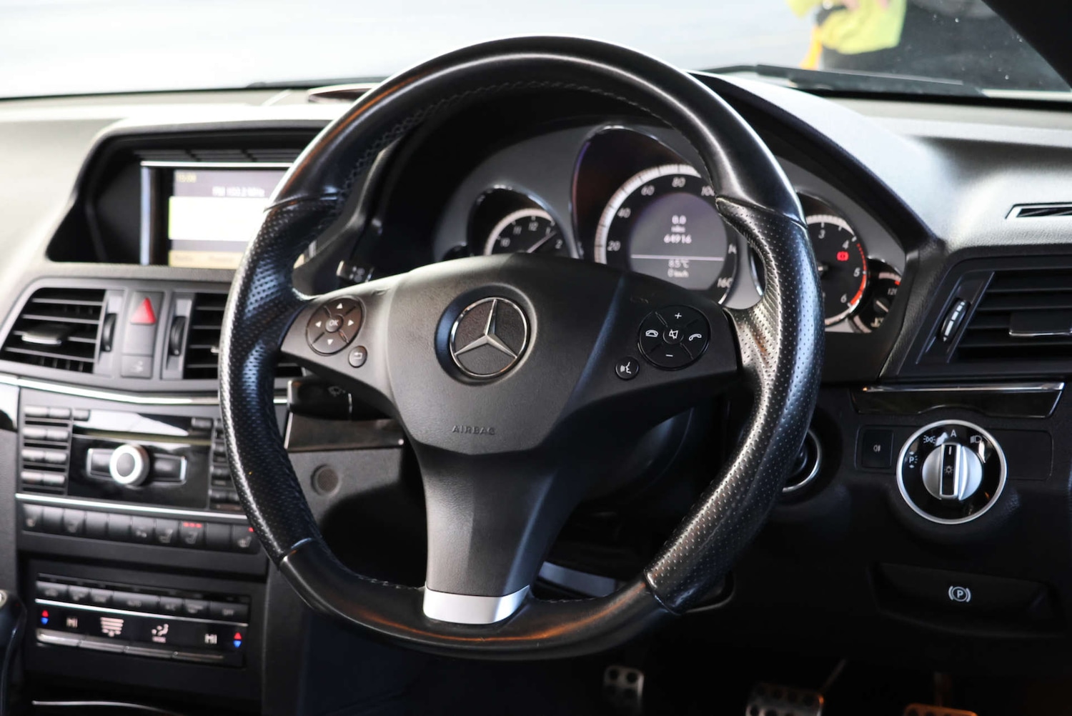 Used Mercedes-Benz E Class 2010 for sale - 77080229: Photo 25