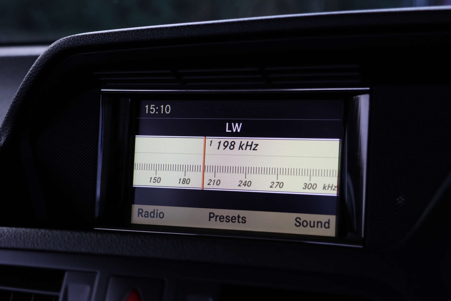 Used Mercedes-Benz E Class 2010 for sale - 77080229: Photo 35