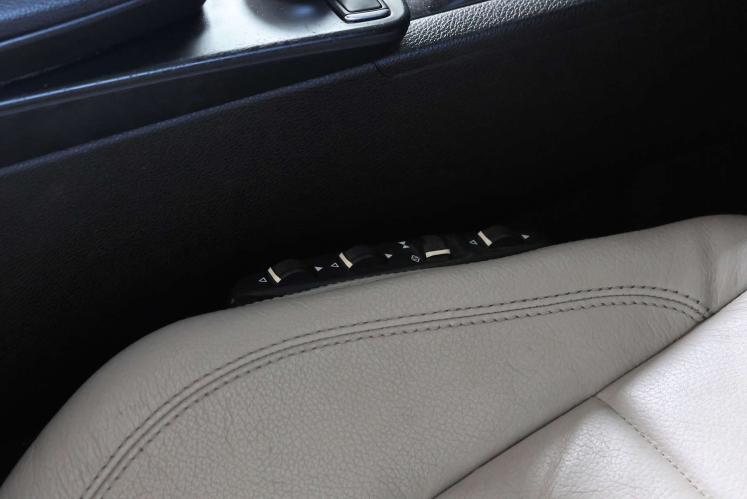 Used Mercedes-Benz E Class 2010 for sale - 77080229: Photo 8