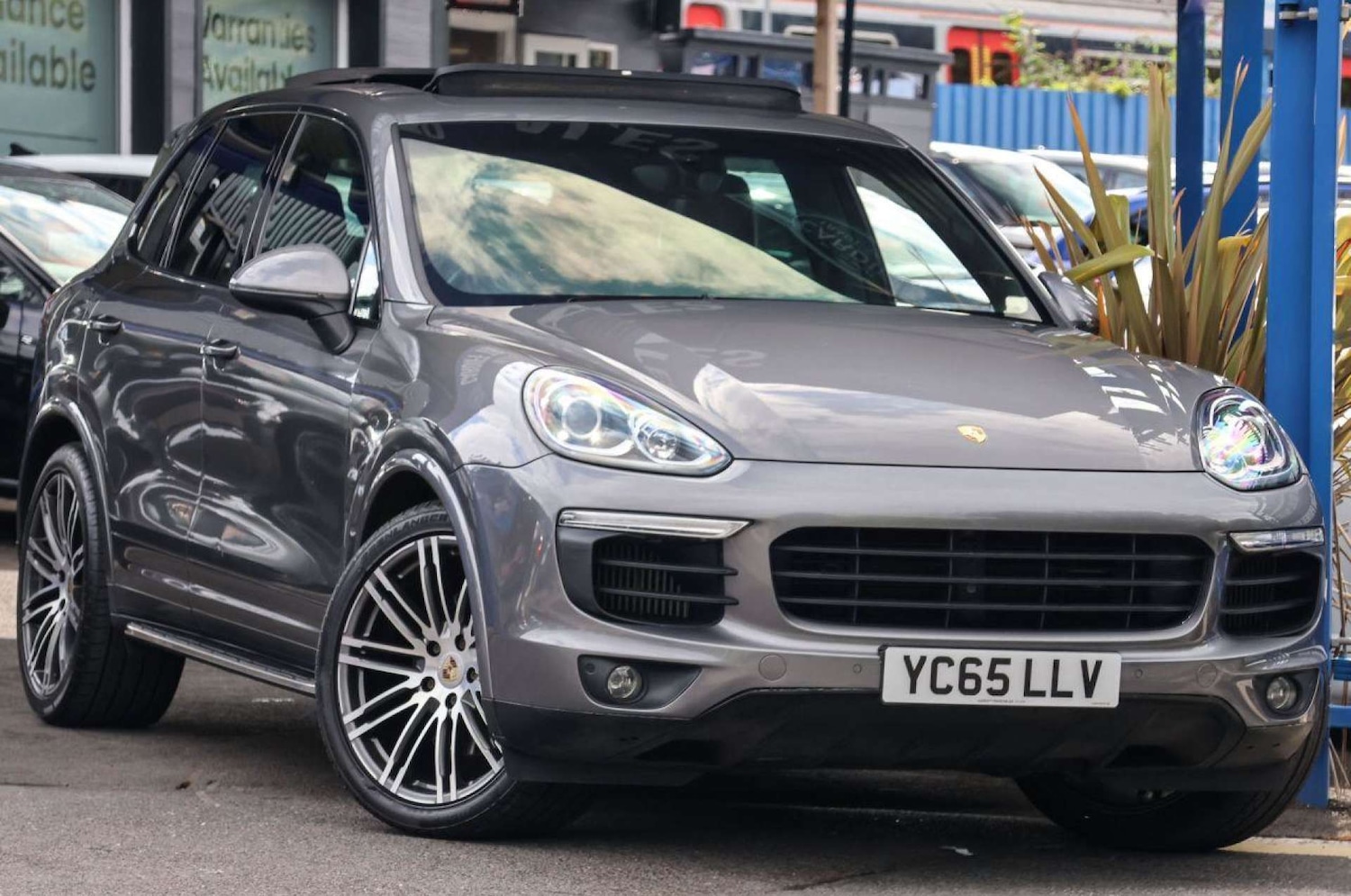 Used Porsche Cayenne 2015 for sale - 76595819: Photo 1