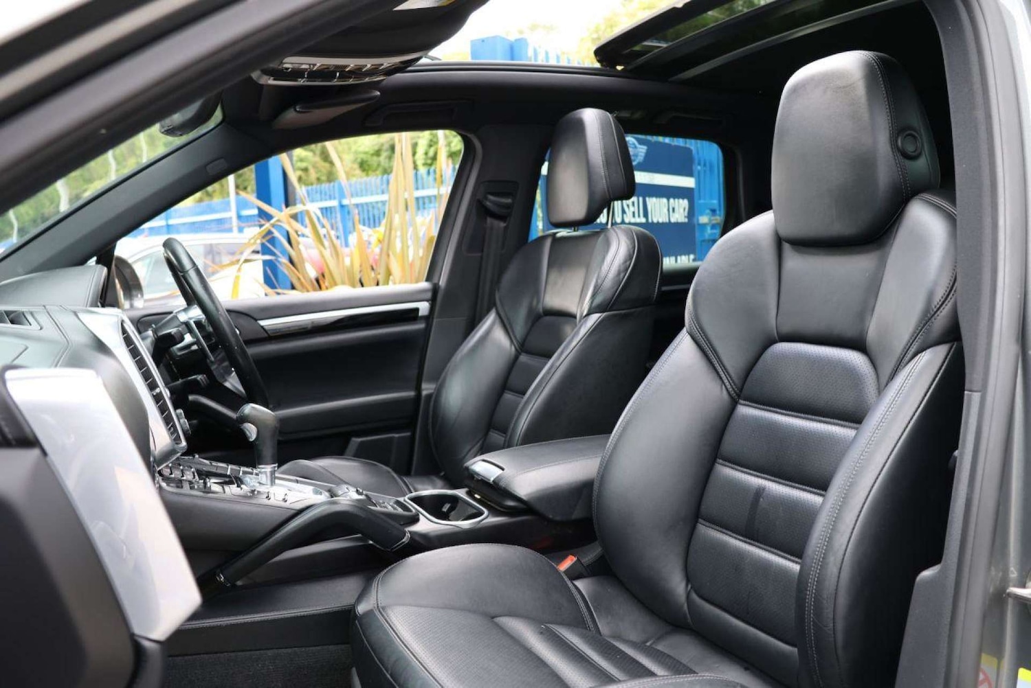 Used Porsche Cayenne 2015 for sale - 76595819: Photo 11