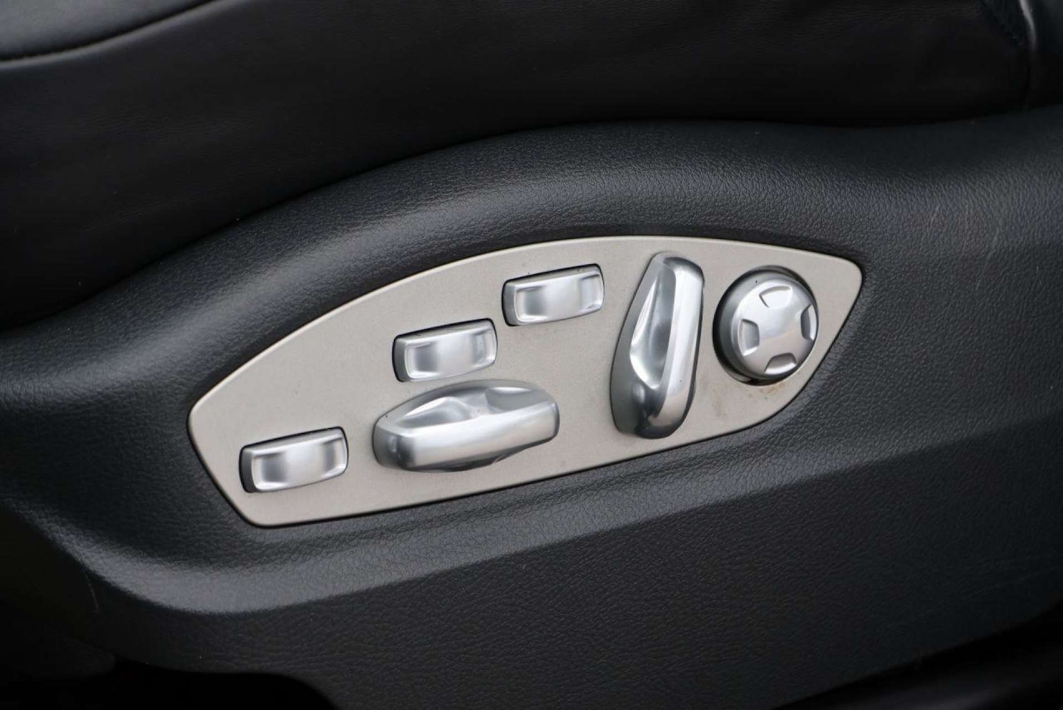 Used Porsche Cayenne 2015 for sale - 76595819: Photo 12