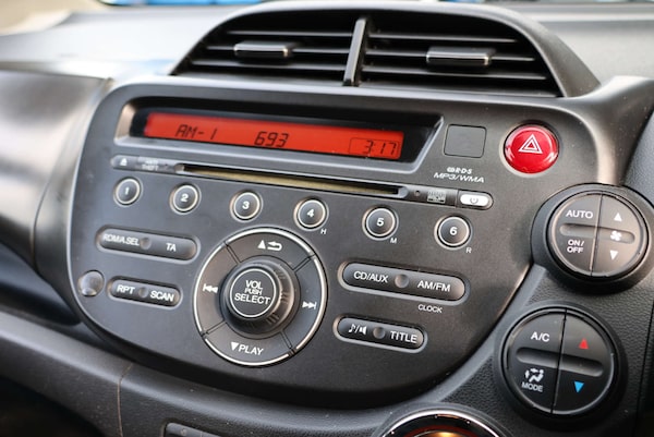 Used Honda Jazz 2013 for sale - 76304401: Photo 15
