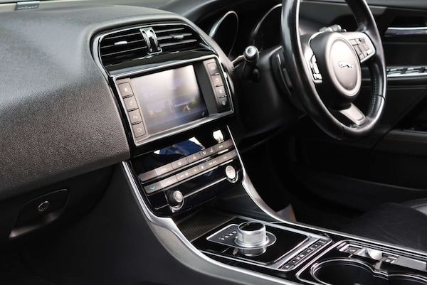Used Jaguar XE 2016 for sale - 76304400: Photo 11