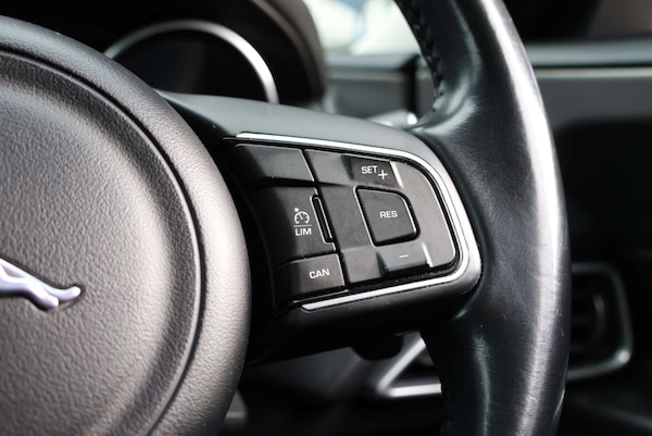 Used Jaguar XE 2016 for sale - 76304400: Photo 18