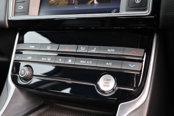 Used Jaguar XE 2016 for sale - 76304400: Photo 21
