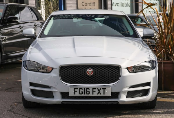 Used Jaguar XE 2016 for sale - 76304400: Photo 3