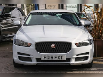 Used Jaguar XE 2016 for sale - 76304400: Photo 3