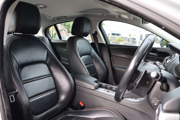 Used Jaguar XE 2016 for sale - 76304400: Photo 5