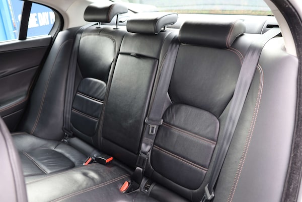 Used Jaguar XE 2016 for sale - 76304400: Photo 7