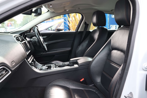 Used Jaguar XE 2016 for sale - 76304400: Photo 8