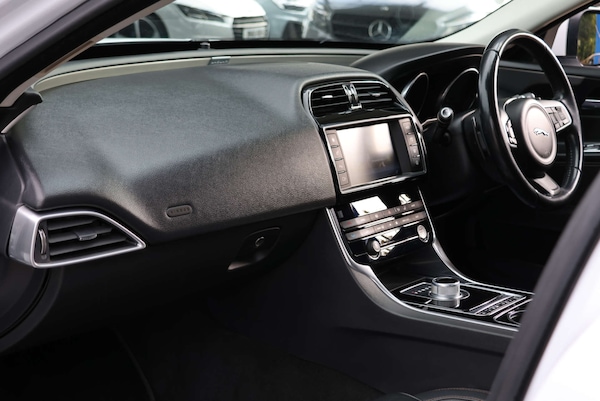 Used Jaguar XE 2016 for sale - 76304400: Photo 9