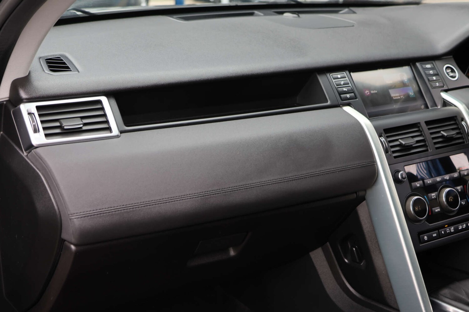 Used Land Rover Discovery Sport 2018 for sale - 78201123: Photo 11