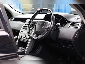 Used Land Rover Discovery Sport 2018 for sale - 78201123: Photo