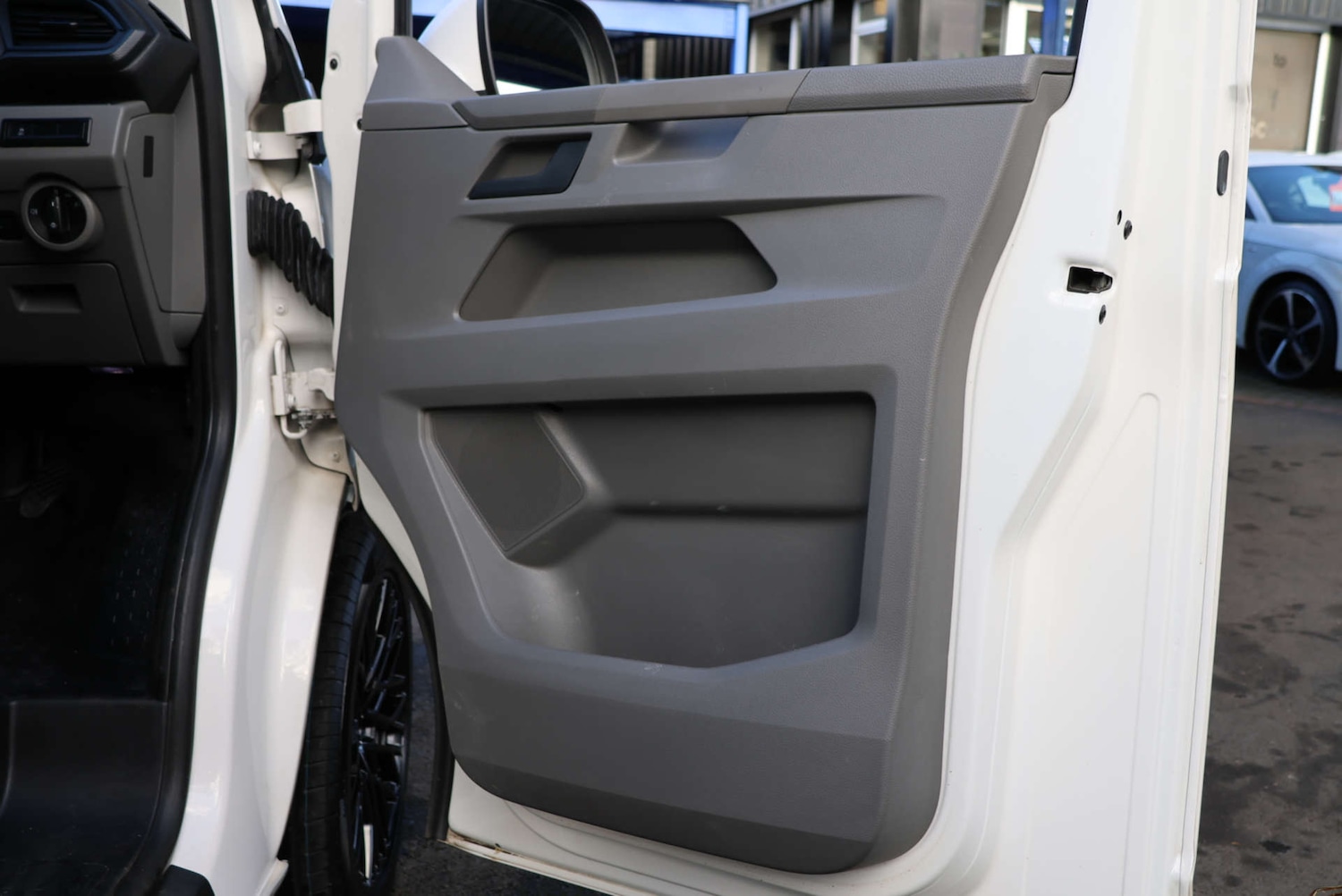 Used Volkswagen Transporter 2023 for sale - 76520313: Photo 13