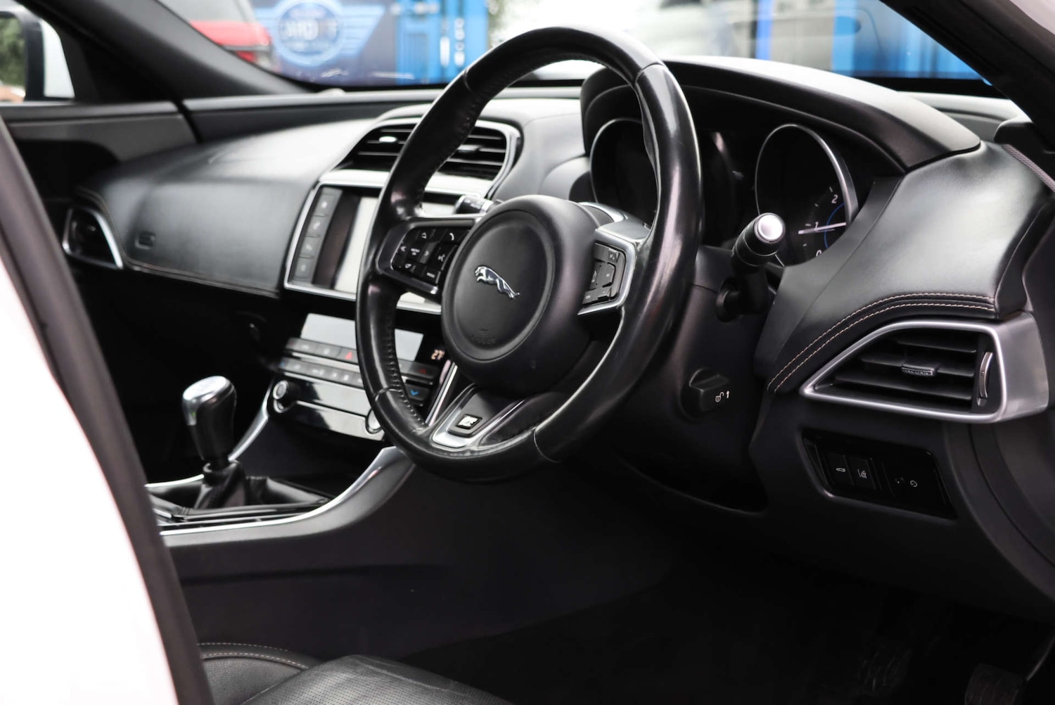 Used Jaguar XE 2017 for sale - 77420208: Photo 4