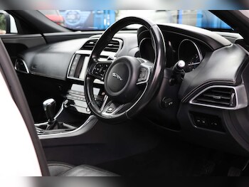 Used Jaguar XE 2017 for sale - 77420208: Photo