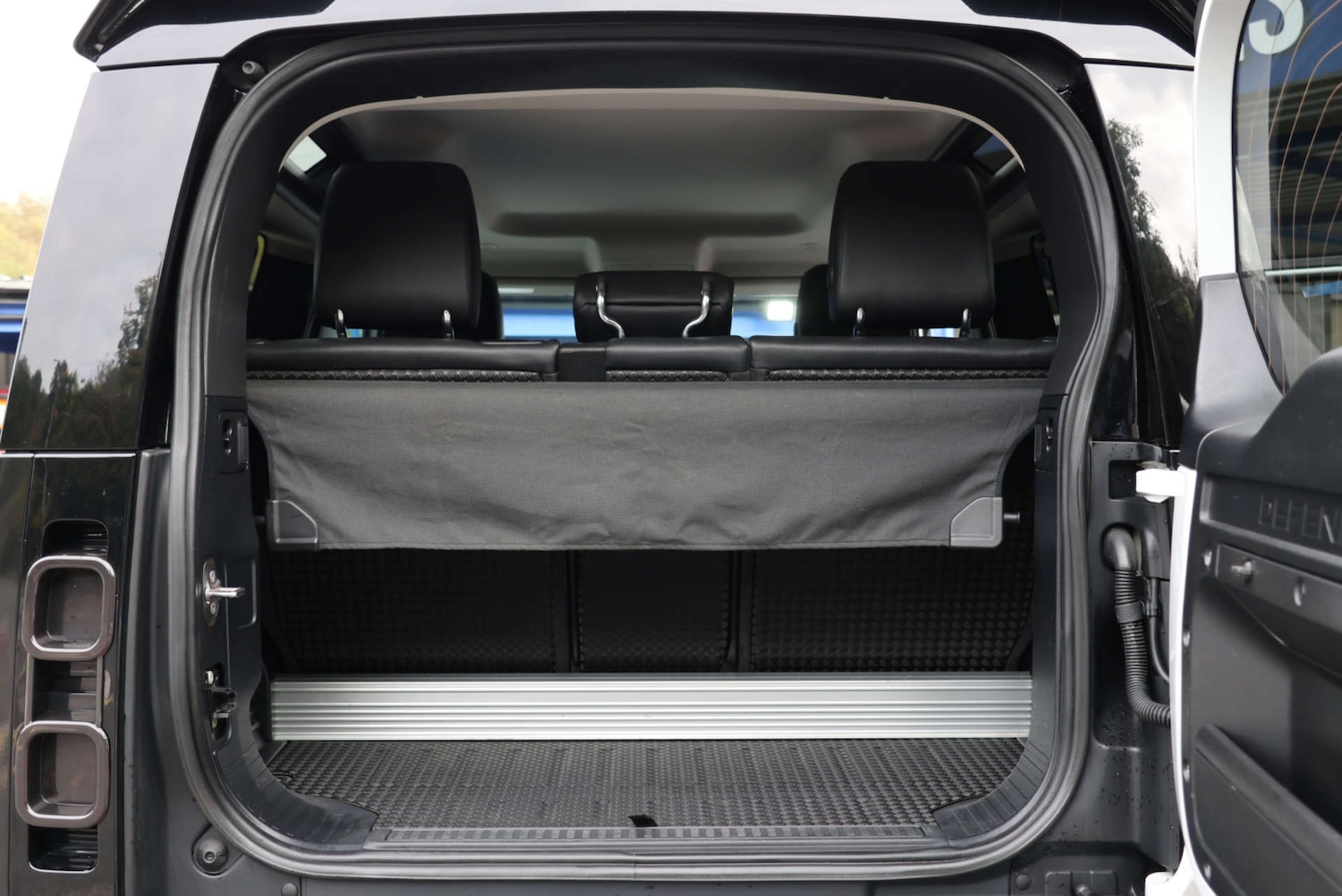 Used Land Rover Defender 2021 for sale - 77946325: Photo 26