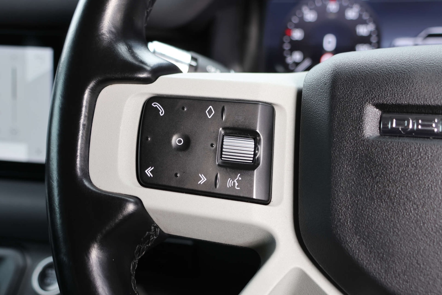 Used Land Rover Defender 2021 for sale - 77946325: Photo 28