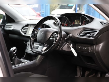 Used Peugeot 308 2016 for sale - 77535080: Photo