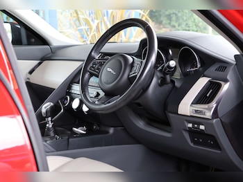 Used Jaguar E-Pace 2019 for sale - 76601434: Photo