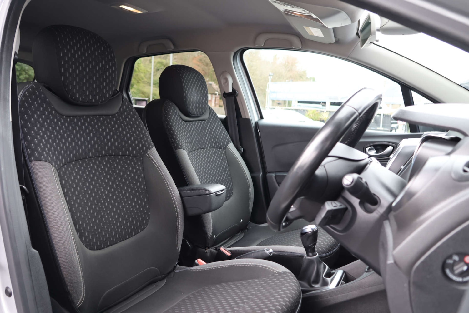 Used Renault Captur 2017 for sale - 77780906: Photo 5