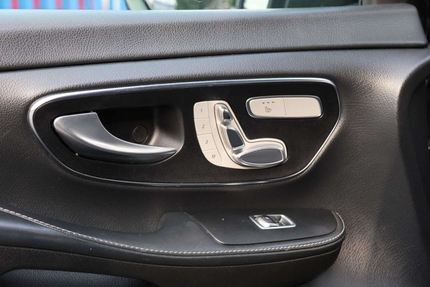 Used Mercedes-Benz V-Class 2019 for sale - 76363913: Photo 24