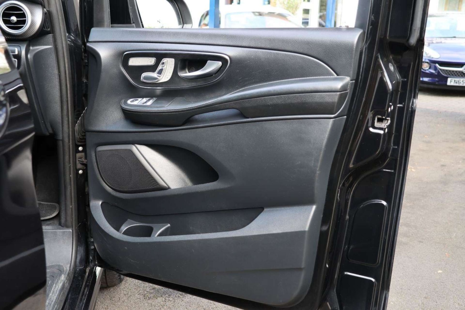 Used Mercedes-Benz V-Class 2019 for sale - 76363913: Photo 25